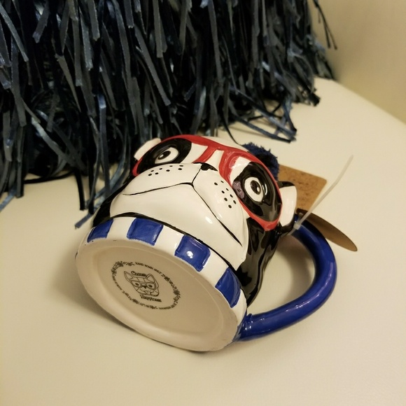 Bulldog socks and mug gift set - Picture 3 of 5